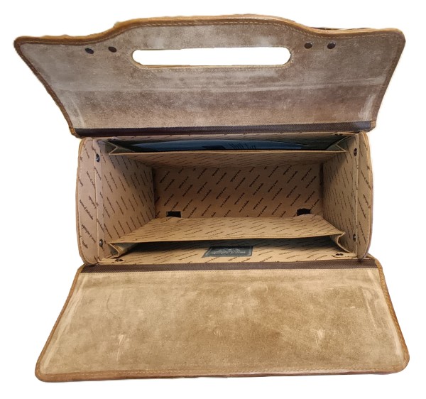 Pilotenkoffer WRIGHT aus braunem Leder - mit leichten Gebrauchsspuren Pilotenkoffer WRIGHT aus braunem Leder - mit leichten Gebrauchsspuren