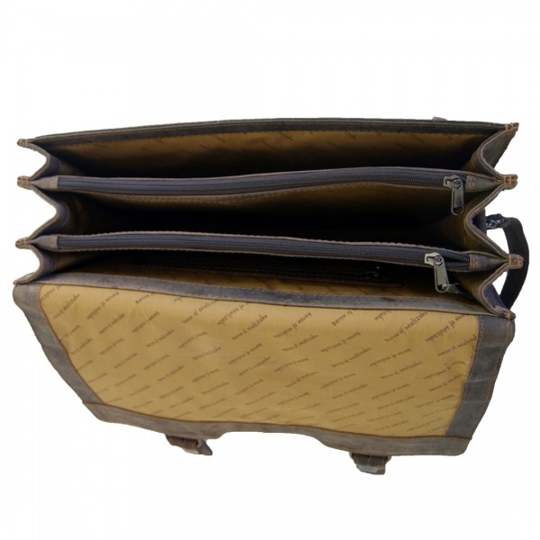 Die Herren Aktentasche besitzt 3 Fächern für Ordner und Notebook. Die Herren Aktentasche besitzt 3 Fächern für Ordner und Notebook.