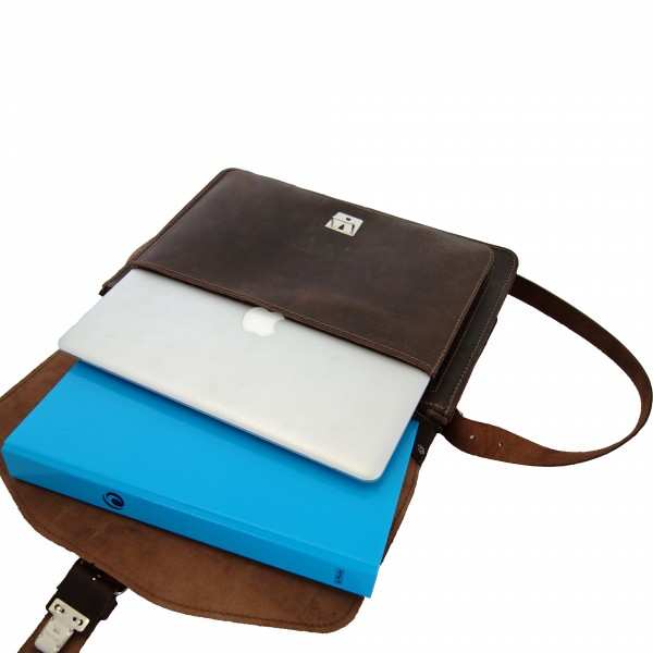 A4 Aktentasche HUBBLE aus braunem BIO-Leder A4 Aktentasche HUBBLE aus braunem BIO-Leder